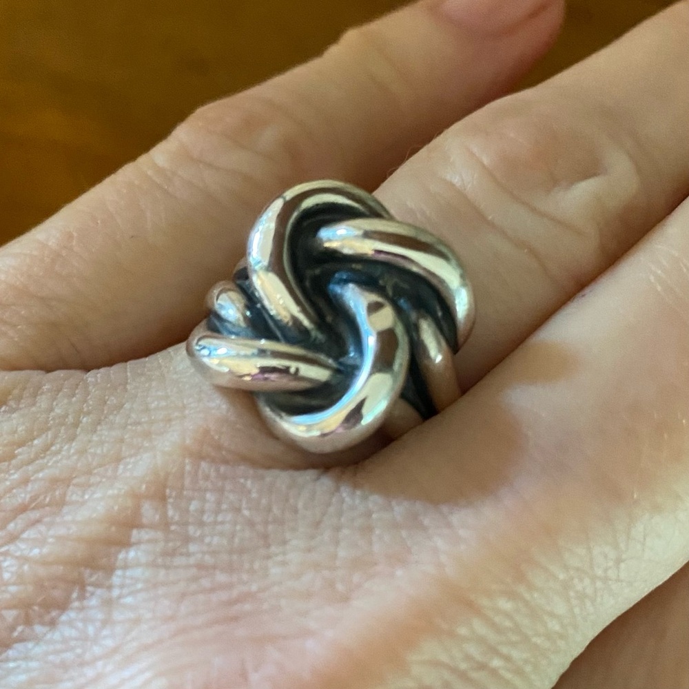 James Avery Retired Bold Lover’s Knot Ring – Size 7.5